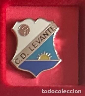 Collectionnisme sportif: Pin de futbol del Club CD Levante Zaragoza
