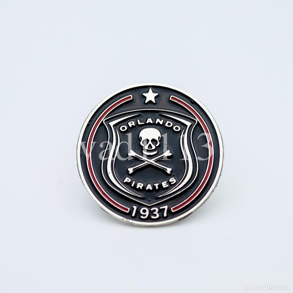 Sammelleidenschaft Sport: Badge Pin football clubs of African - &rdquo; Orlando Pirates FC &rdquo; South Africa
