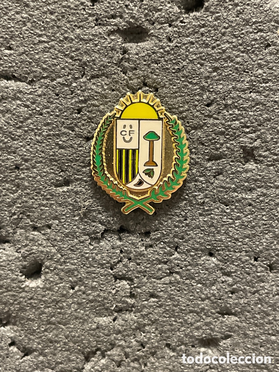 Collezionismo sportivo: Pin 37 UMBRETE C.F. - Umbrete (Sevilla)