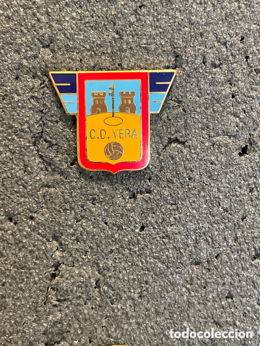 Collezionismo sportivo: Pin 51 C.D. VERA - Vera (Almer&iacute;a)