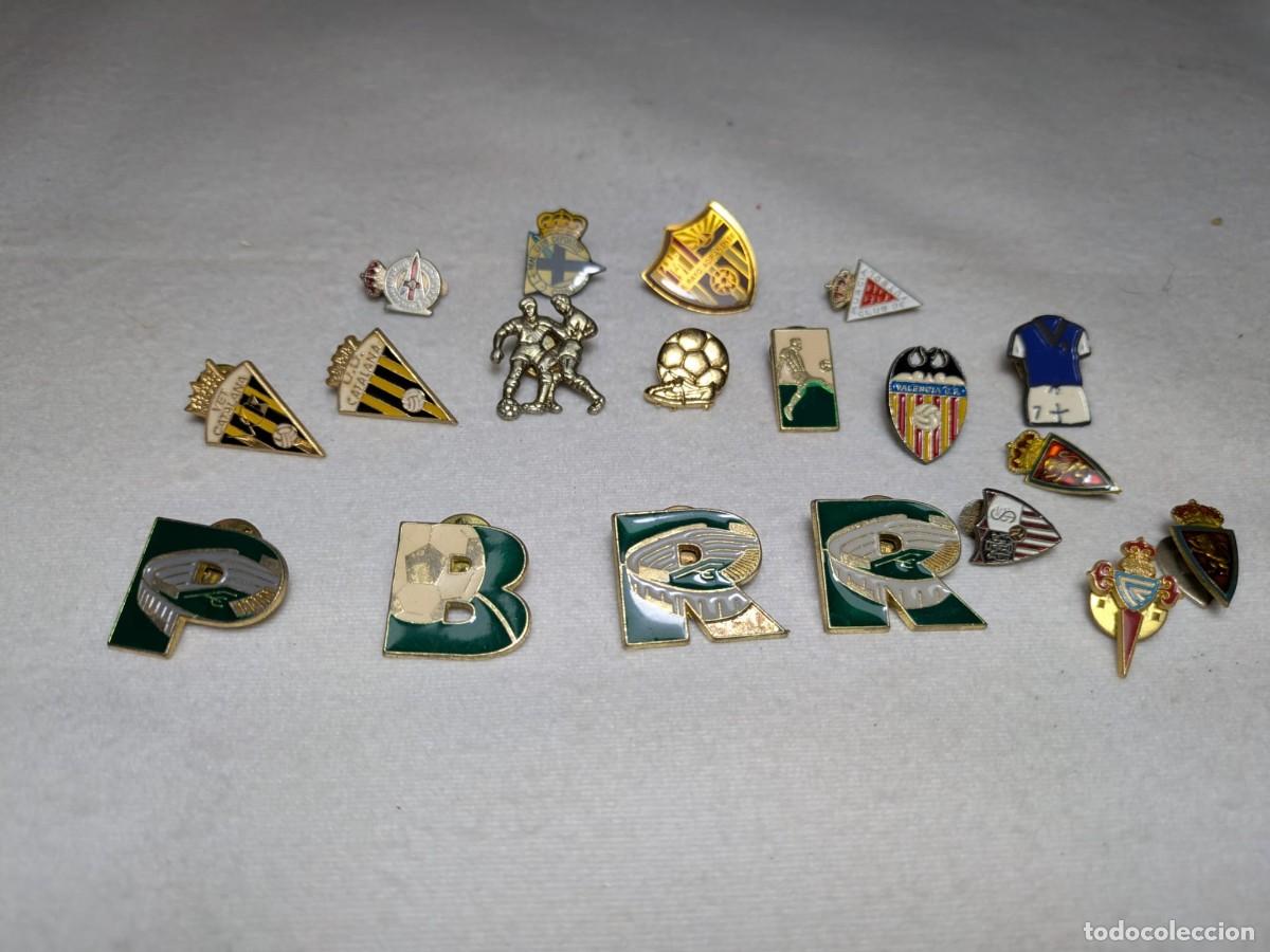 Collezionismo sportivo: Lote de pins de futbol, Colecci&oacute;n de pins de equipos de Espa&ntilde;a, Conjunto de pins de la liga espa&ntilde;ola