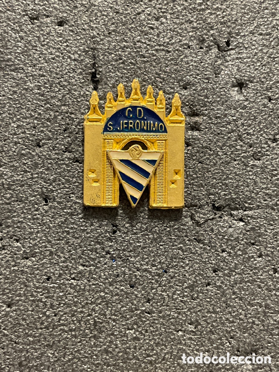 Collectionnisme sportif: Pin 64 C.D. SAN JERONIMO - Sevilla