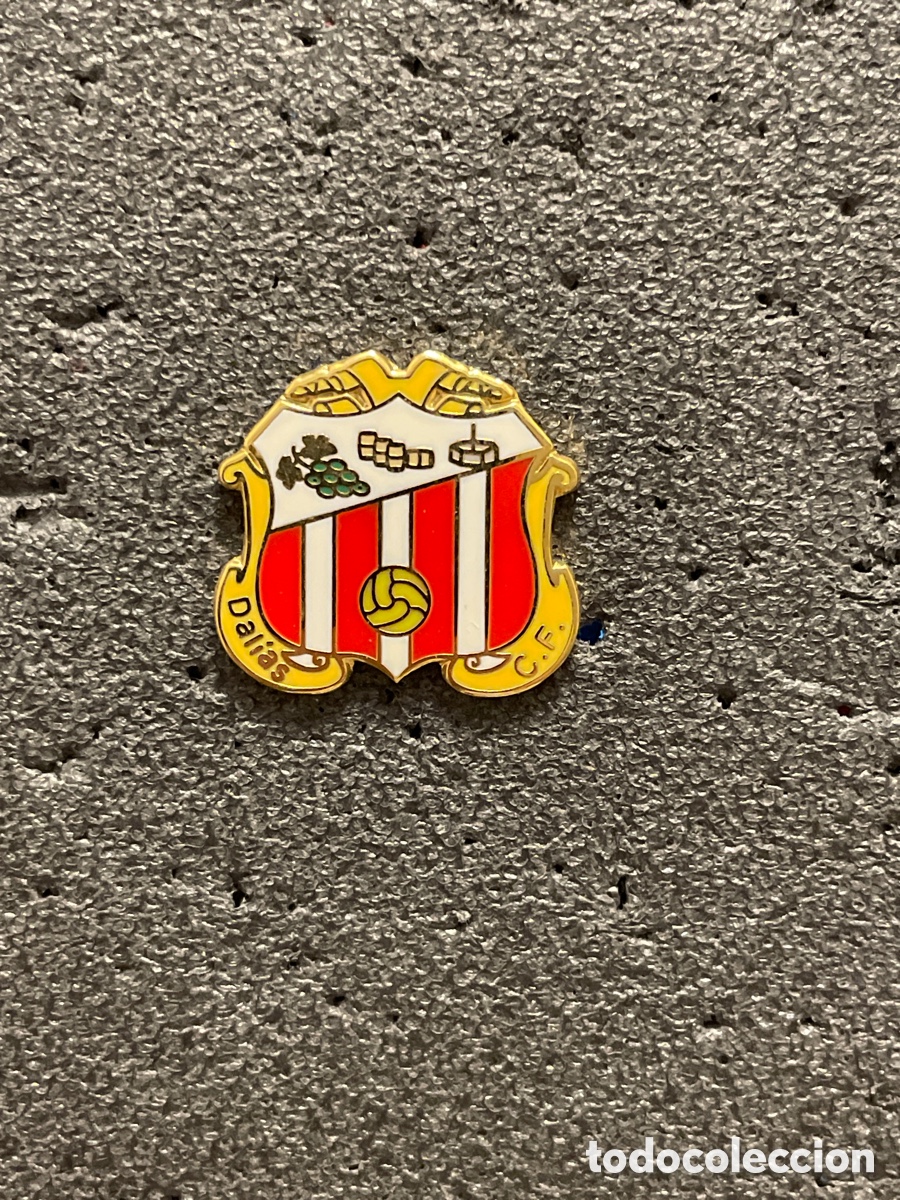 Colecionismo desportivo: Pin 80 DALIAS C.F. - Dalias (Almer&iacute;a)