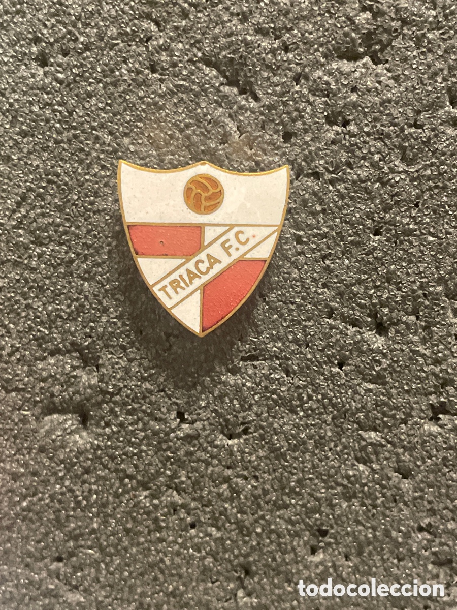 Collezionismo sportivo: Pin 103 TRIACA F.C. - Sevilla