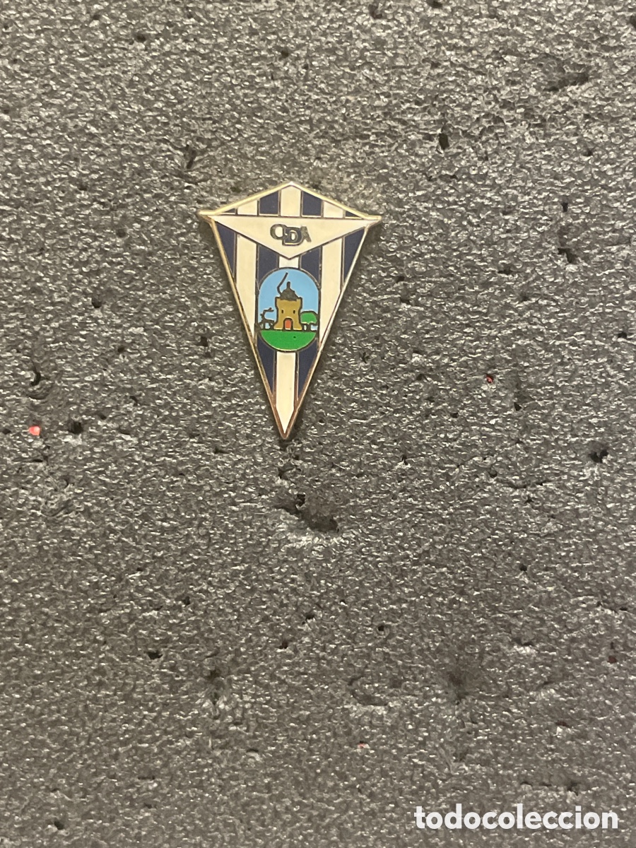 Collezionismo sportivo: Pin 240 C.D. AZNALCOLLAR - Aznalcollar (Sevilla)