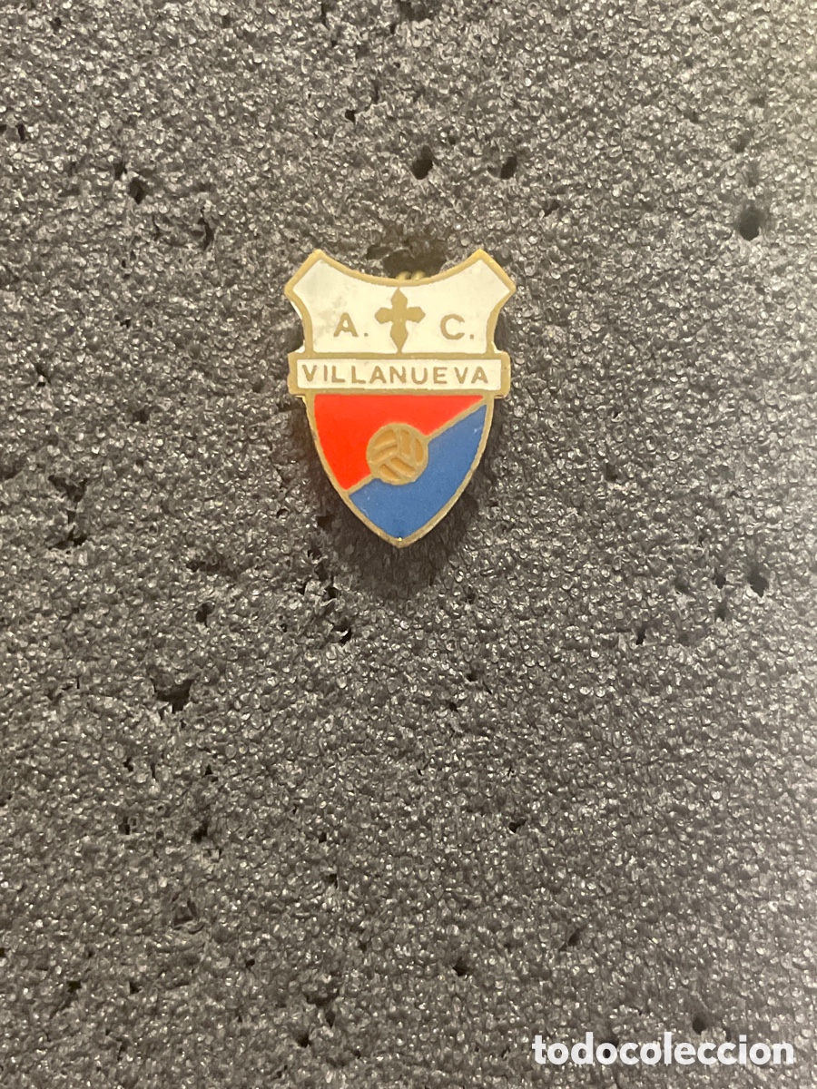 Collezionismo sportivo: Pin 254 AT. CLUB VILLANUEVA - Villanueva del Ariscal (Sevilla)