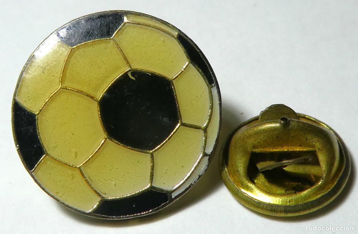 Coleccionismo deportivo: PIN Bal&oacute;n de Reglamento - Foto 1
