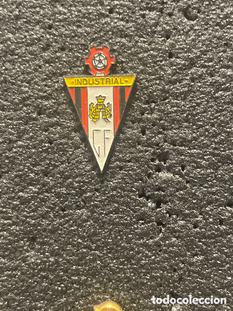 Collezionismo sportivo: Pin 305 CHICLANA INDUSTRIAL C.F. - Chiclana (C&aacute;diz)