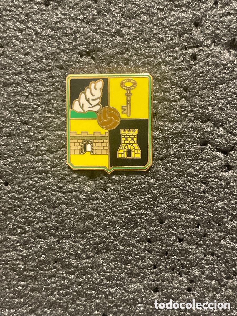 Collezionismo sportivo: Pin 313 C.D. UTICA - Marmolejo (Ja&eacute;n)