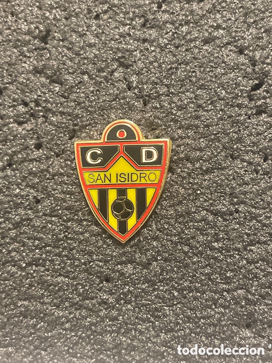 Collectionnisme sportif: Pin 330 C.D. SAN ISIDRO - N&iacute;jar (Almer&iacute;a)