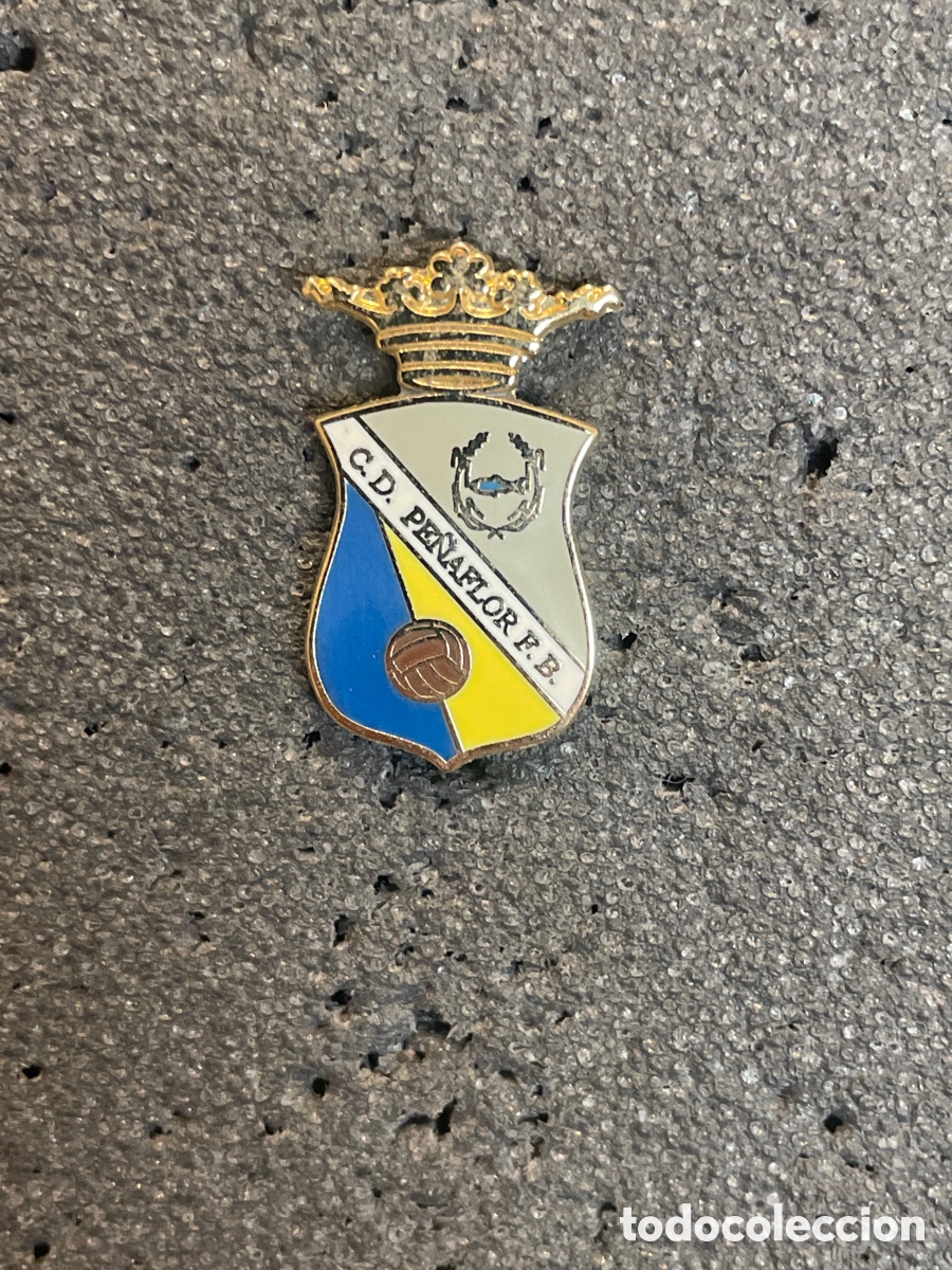 Collectionnisme sportif: Pin 341 C.D. PE&Ntilde;AFLOR F.B. - Pe&ntilde;aflor (Sevilla)