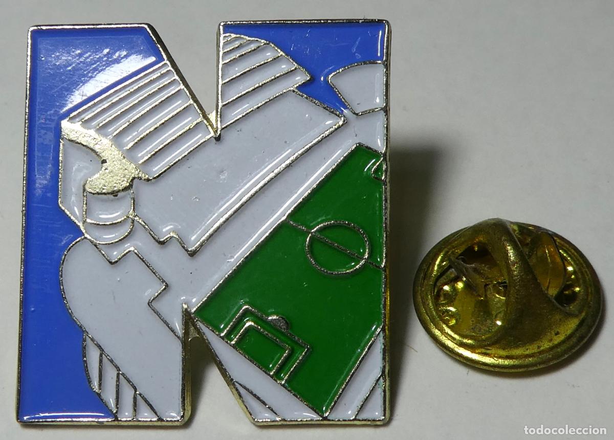 Collectionnisme sportif: PIN Campo de futbol .-