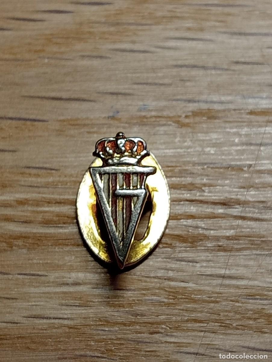 Coleccionismo deportivo: Insignia Sporting de Gij&oacute;n - Foto 1