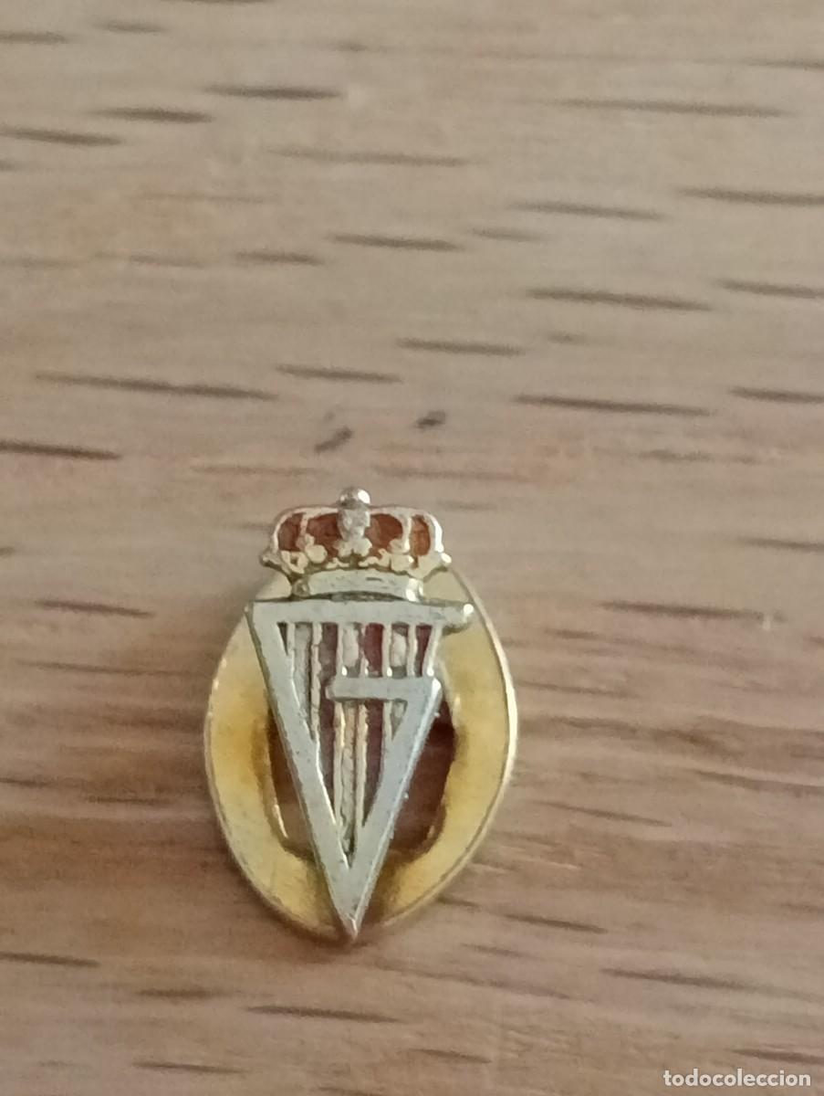 Coleccionismo deportivo: Insignia Sporting de Gij&oacute;n - Foto 2