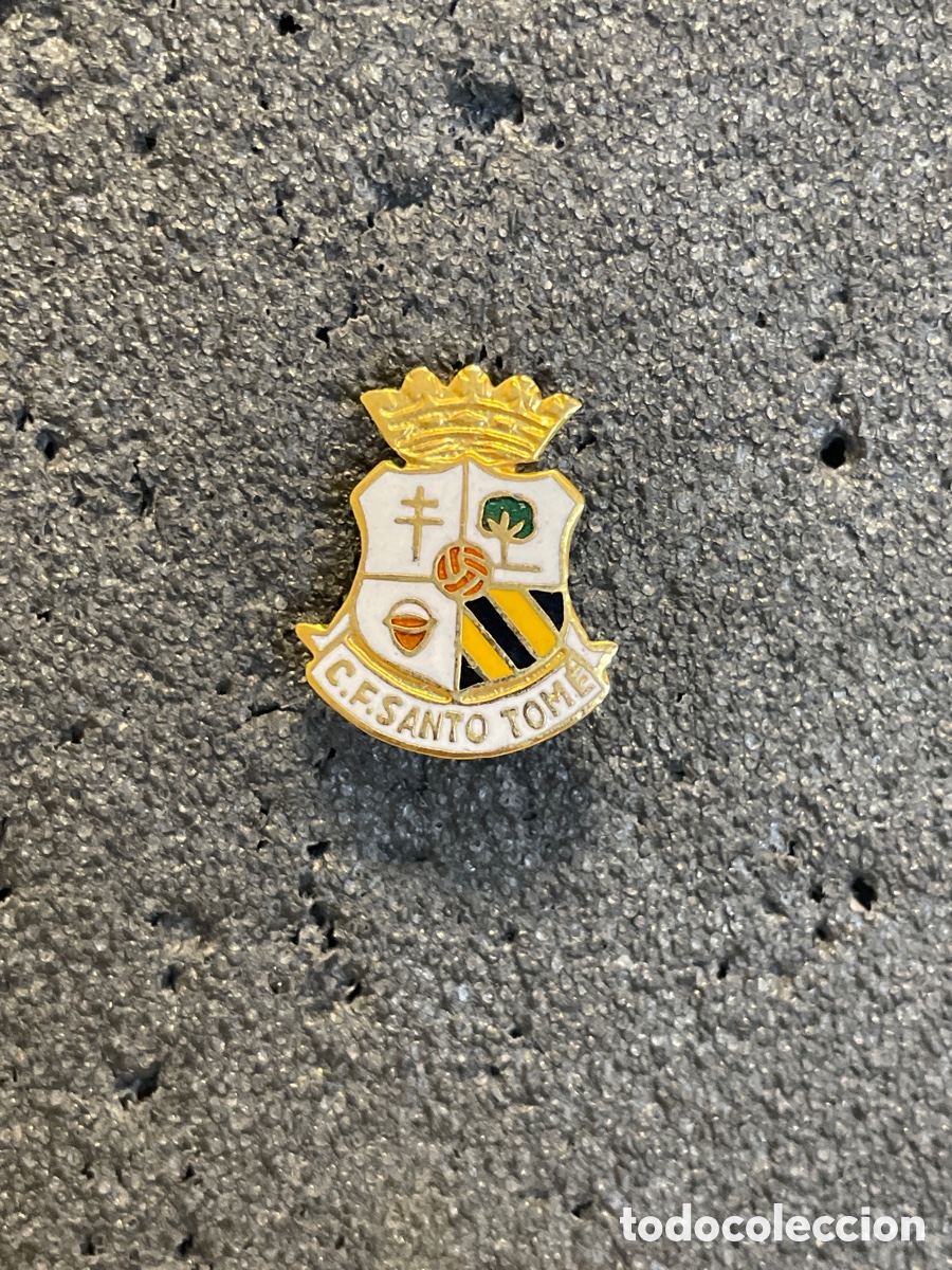 Collectionnisme sportif: Pin 355 C.F. SANTO TOME - Santo Tome (Ja&eacute;n)