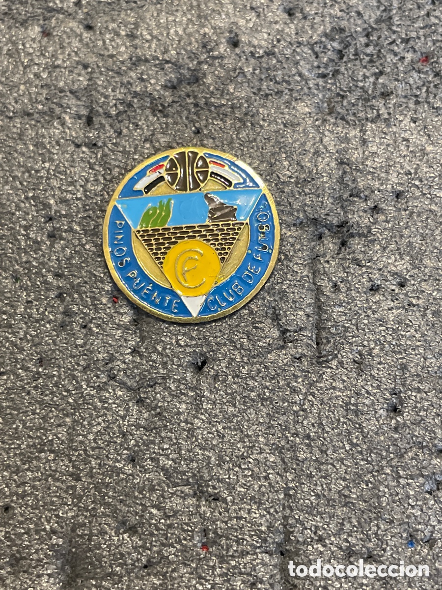 Collectionnisme sportif: Pin 374 PINOS PUENTE C.F. - Pinos Puente (Granada)
