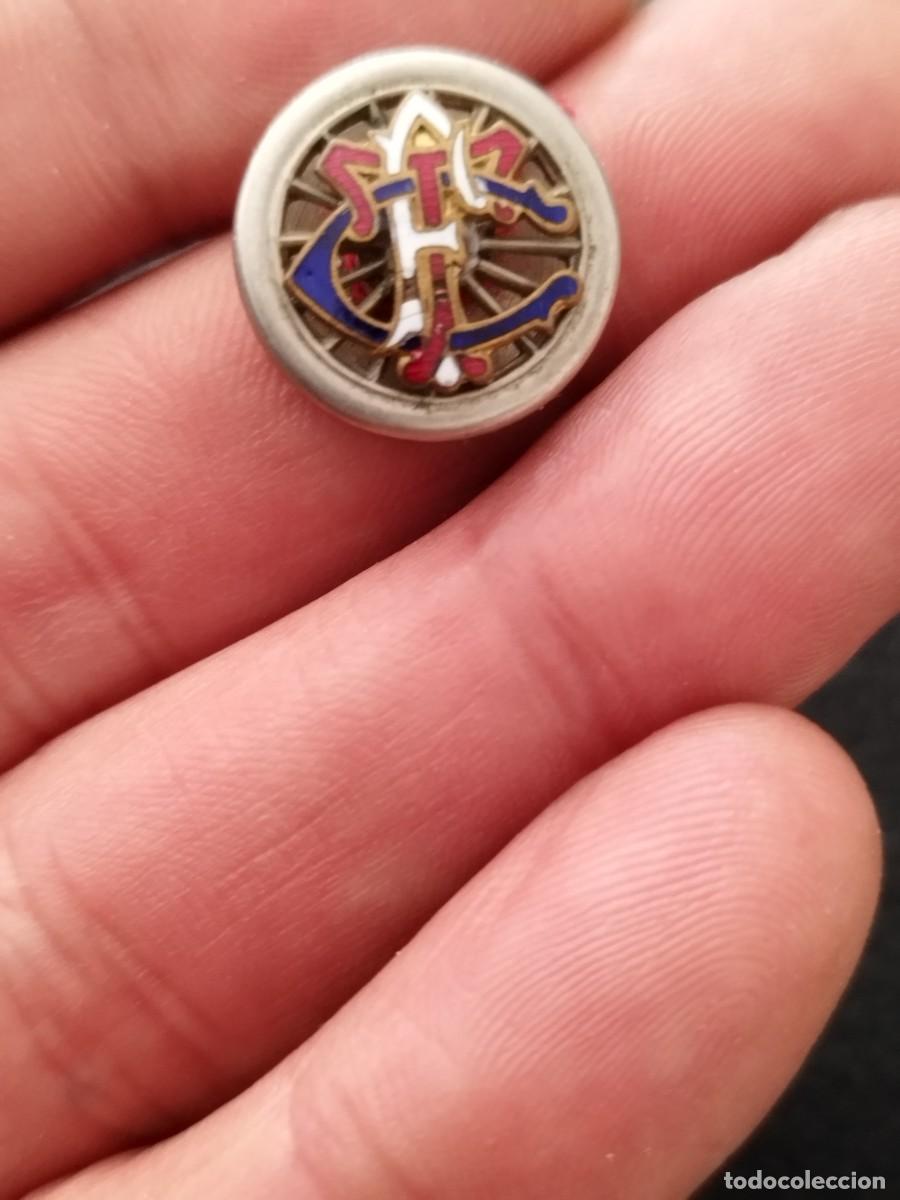 Collectionnisme sportif: Antiguo ojal esmaltado de Touring club France.