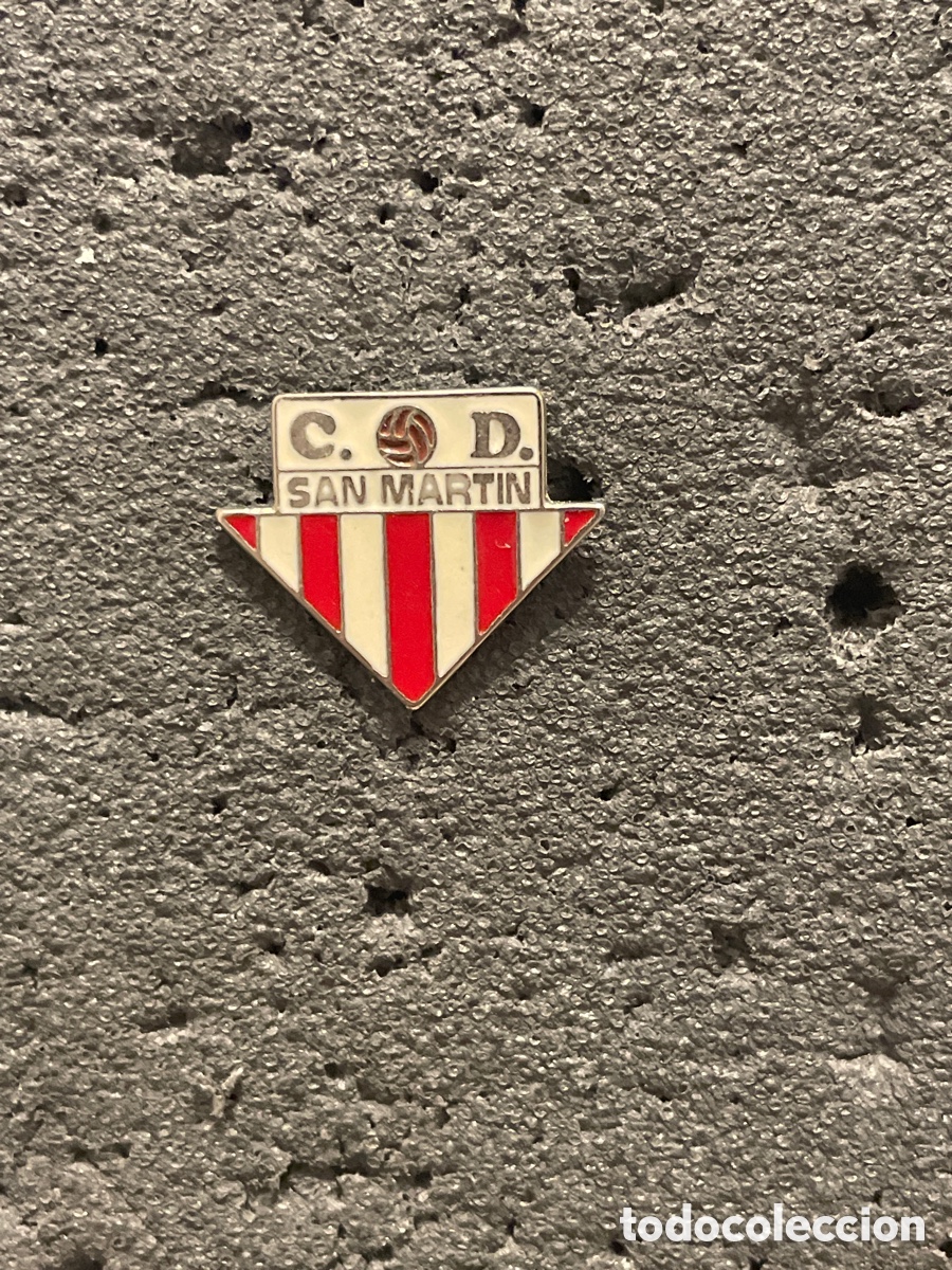 Collezionismo sportivo: Pin 412 C.D. SAN MARTIN - Bollullos de la Mitacion (Sevilla)
