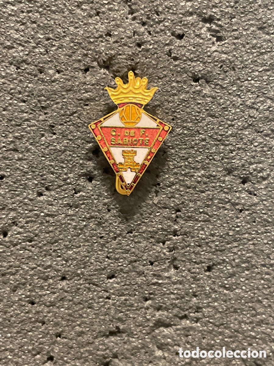 Collezionismo sportivo: Pin 420 C.F. SABIOTE - Sabiote (Ja&eacute;n)