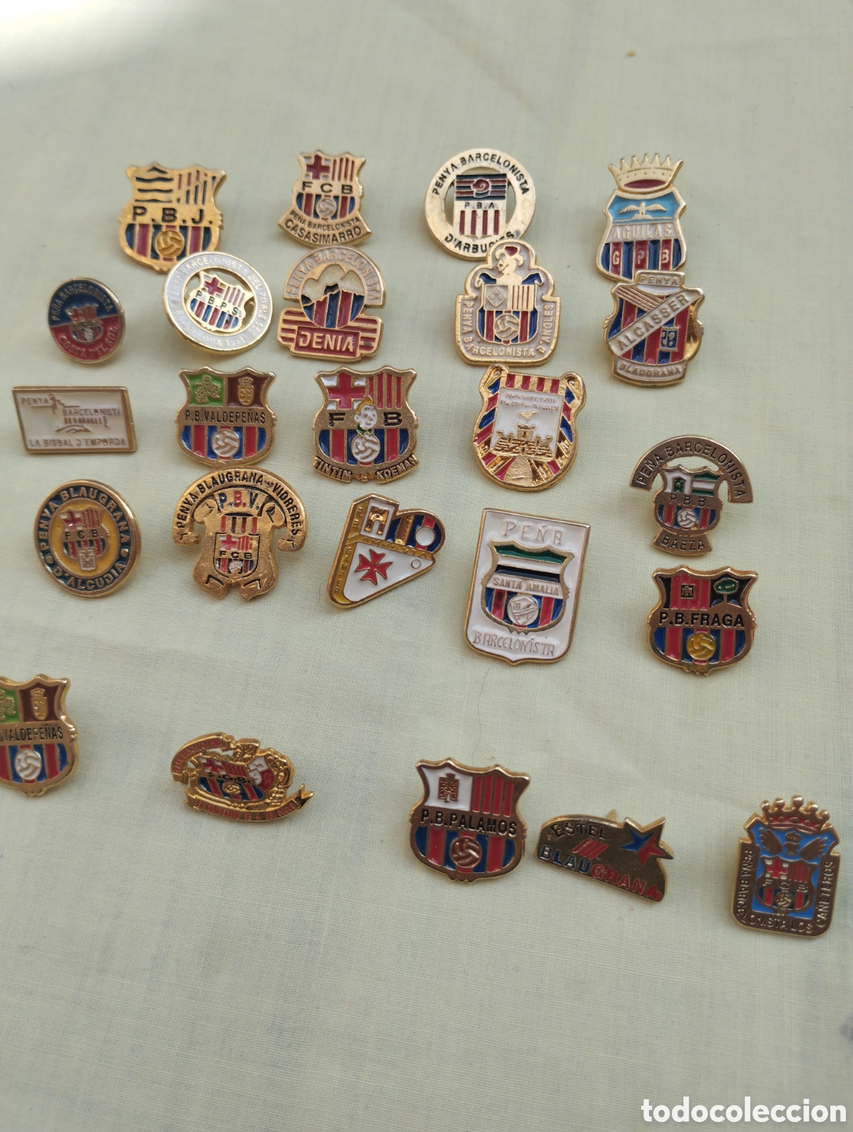 Collectionnisme sportif: Interesante lote de 24 pins diferentes de pe&ntilde;as Barcelonistas