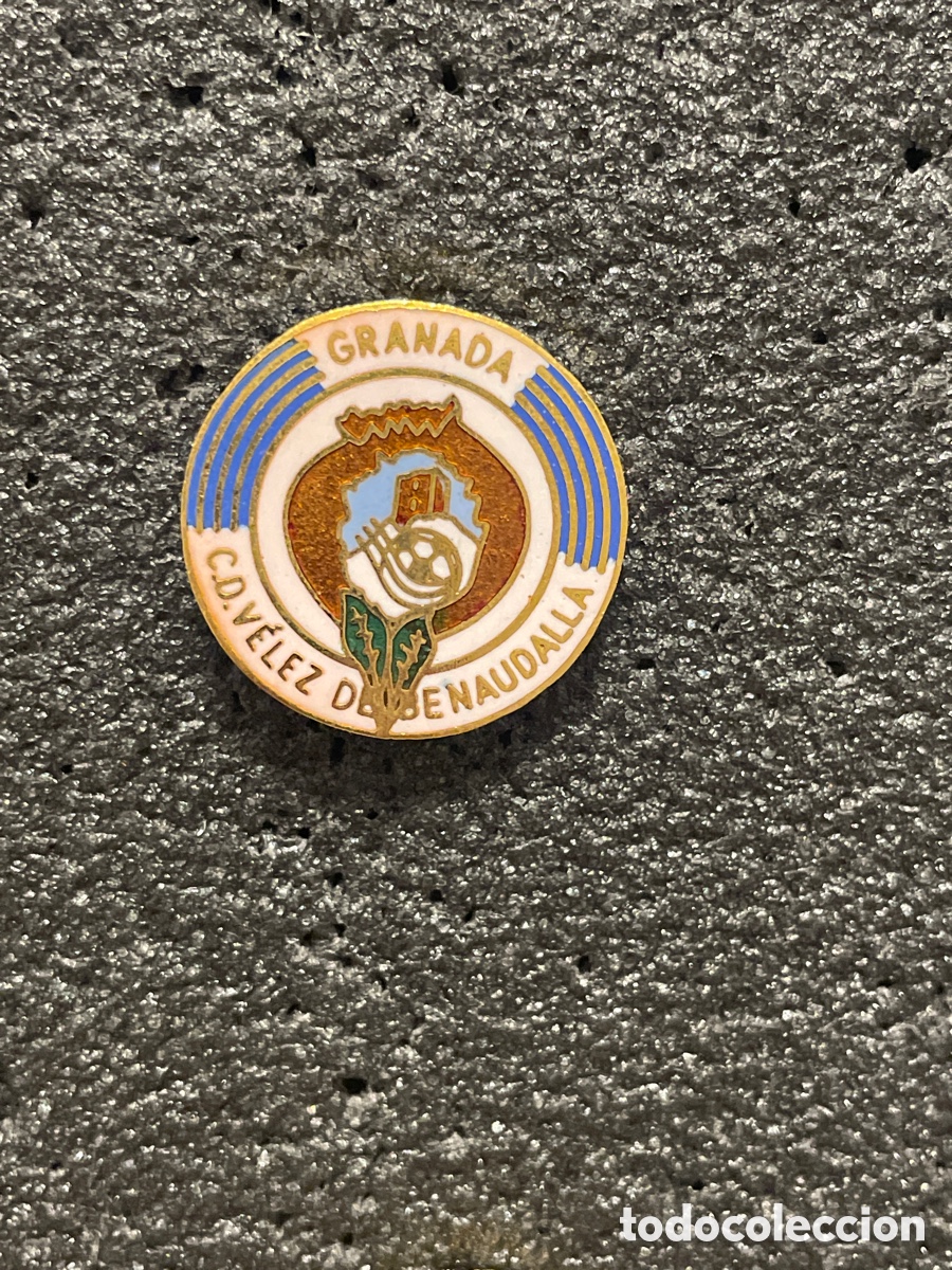 Collectionnisme sportif: Pin 490 C.D. VELEZ DE BENAUDALLA - Velez de Benaudalla (Granadas)