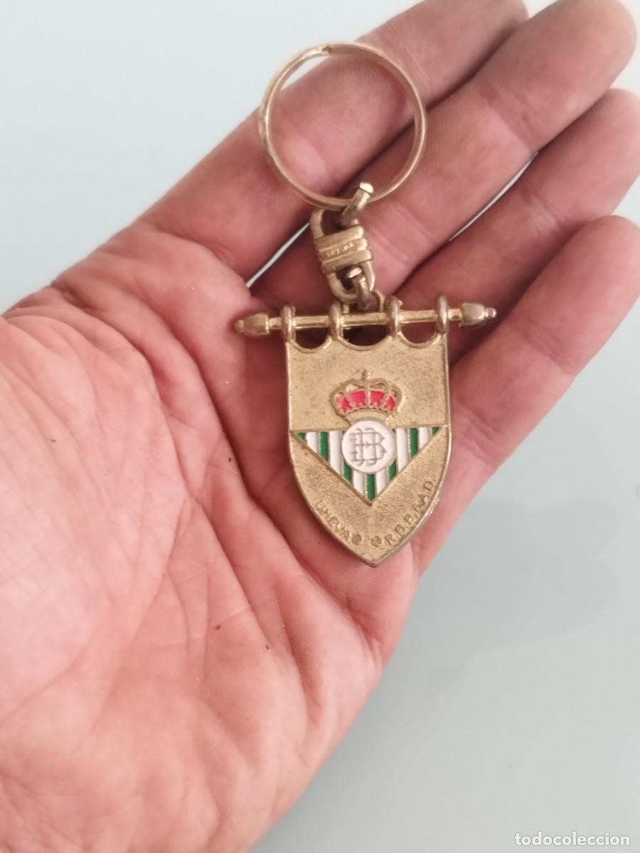 Collectionnisme sportif: Antiguo llavero del real Betis Balompi&eacute;. Futbol. Llavero oficial.