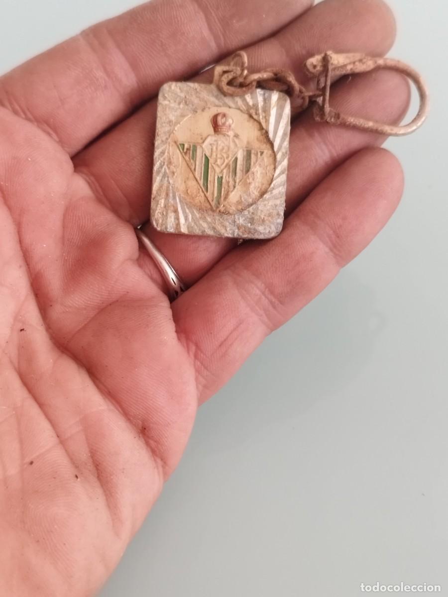 Collectionnisme sportif: Antiguo llavero del real Betis Balompi&eacute;. Futbol. Llavero oficial.