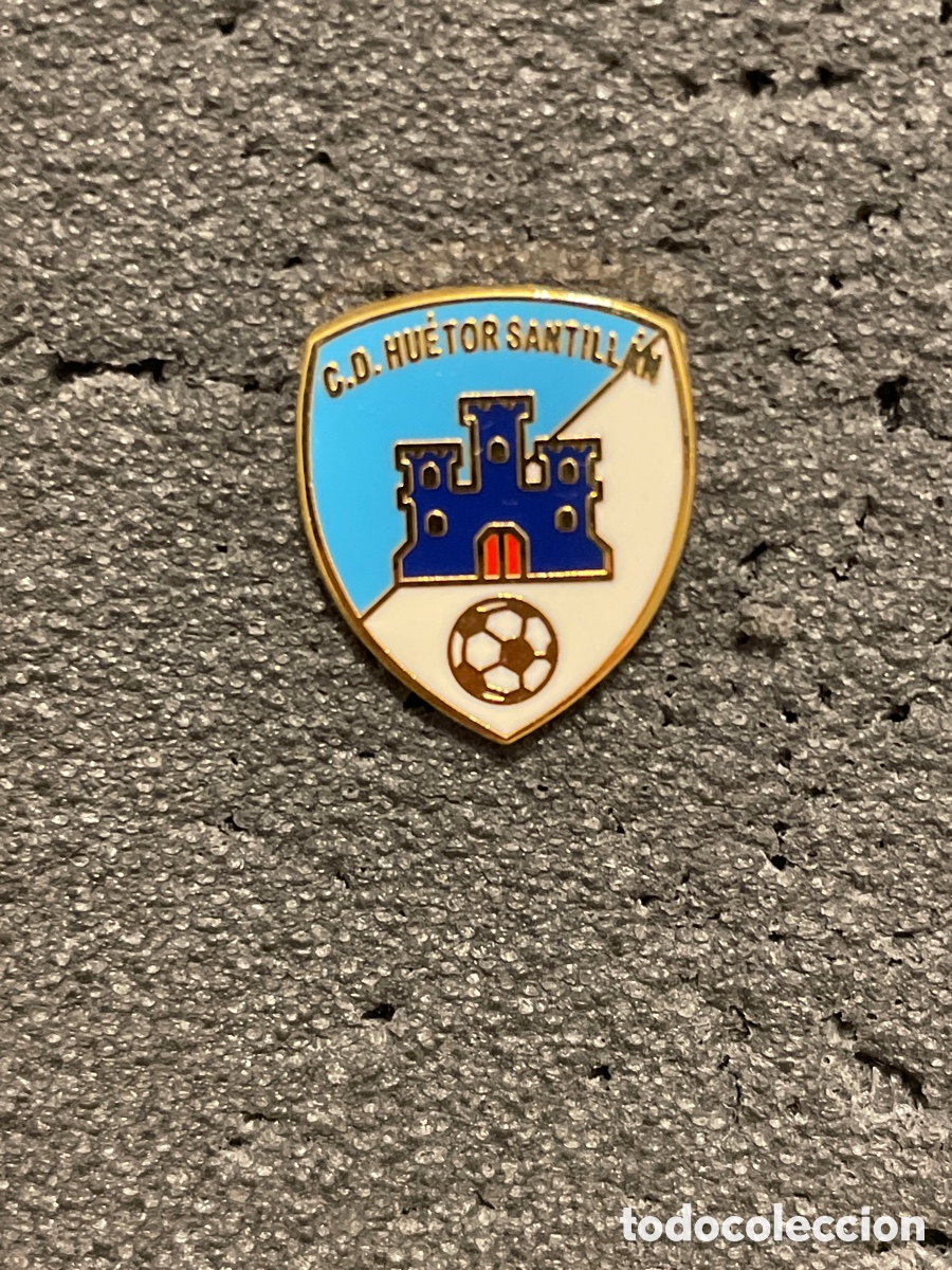 Collezionismo sportivo: Pin 522 C.D. HUETOR SANTILLAN - Huetor Santillan (Granada)