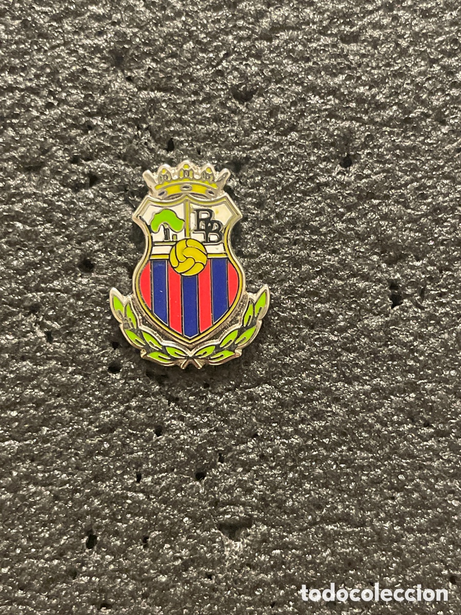 Collectionnisme sportif: Pin 557 BRENES BALOMPIE - Brenes (Sevilla)