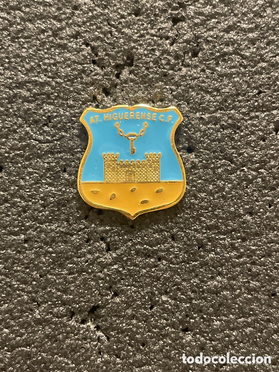 Collectionnisme sportif: Pin 559 ATLETICO HIGUERENSE C.F. - Higuera de Arjona (Ja&eacute;n)