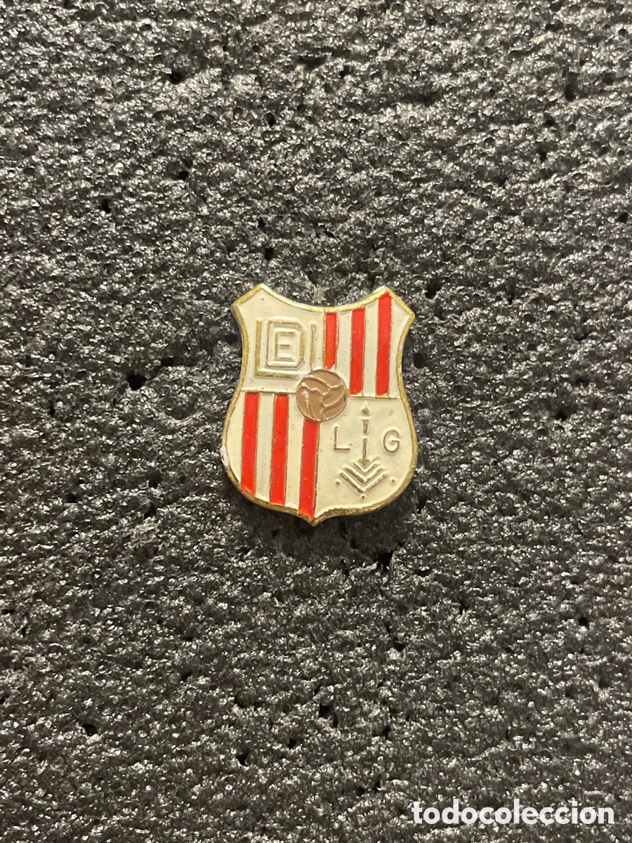 Collectionnisme sportif: Pin 565 U.D. EXTRAMUROS - La L&iacute;nea de la Concepci&oacute;n (C&aacute;diz)