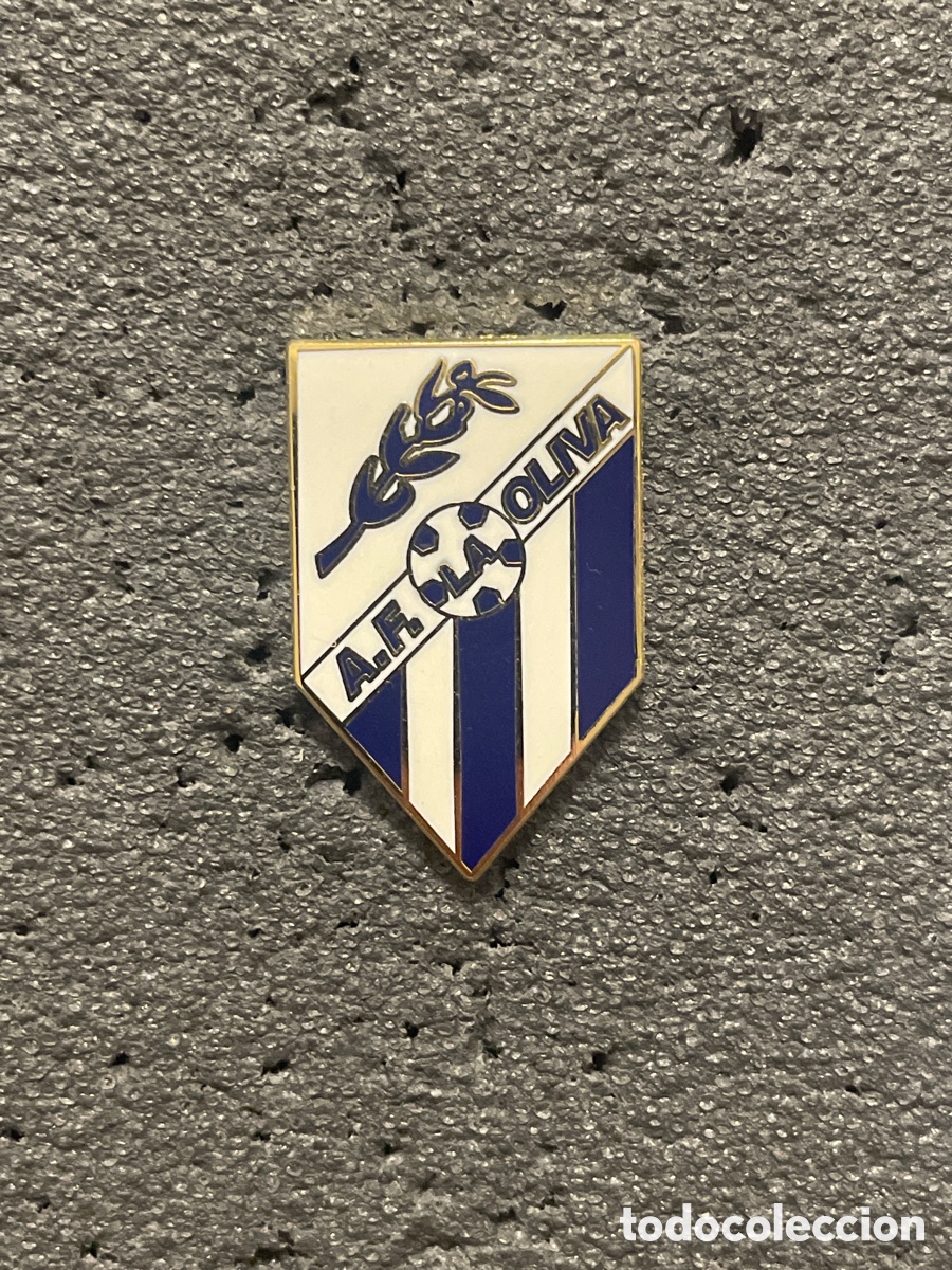 Collectionnisme sportif: Pin 584 A.F. LA OLIVA - Sevilla