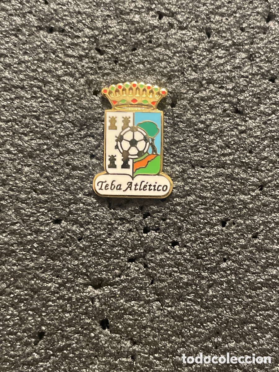 Coleccionismo deportivo: Pin 586 TEBA ATLETICO - Teba (M&aacute;laga) - Foto 1