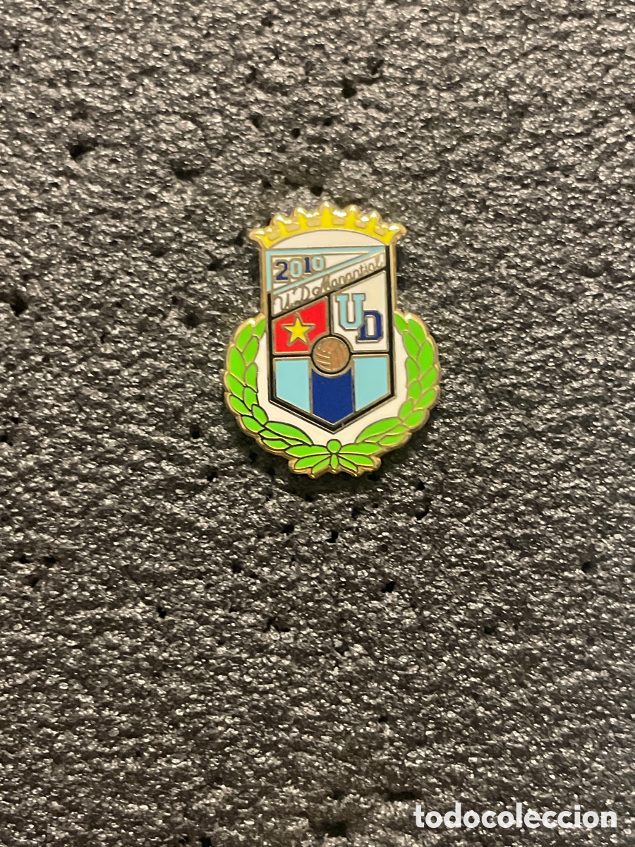 Collectionnisme sportif: Pin 588 U.D. MANANTIAL - Sevilla