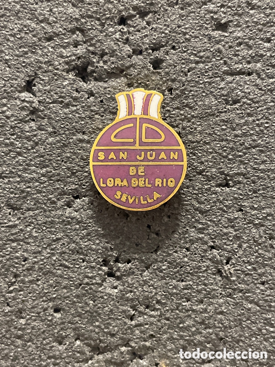 Collectionnisme sportif: Pin 622 C.D. SAN JUAN - Lora del Rio (Sevilla)