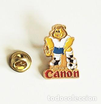 Collectionnisme sportif: ANTIGUO PIN MASCOTA DE LA EUROCOPA DE F&Uacute;TBOL 1996 - PUBLICIDAD DE CANON - DEPORTE - LE&Oacute;N CON BAL&Oacute;N