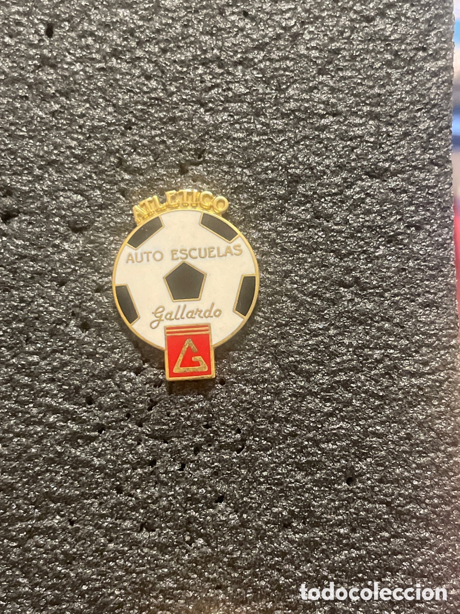 Collectionnisme sportif: Pin 693 ATLETICO AUTO ESCUELAS GALLARDO - M&aacute;laga