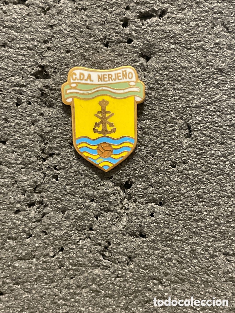 Sammelleidenschaft Sport: Pin 720 C.D. ATLETICO NERJE&Ntilde;O - Nerja (M&aacute;laga)