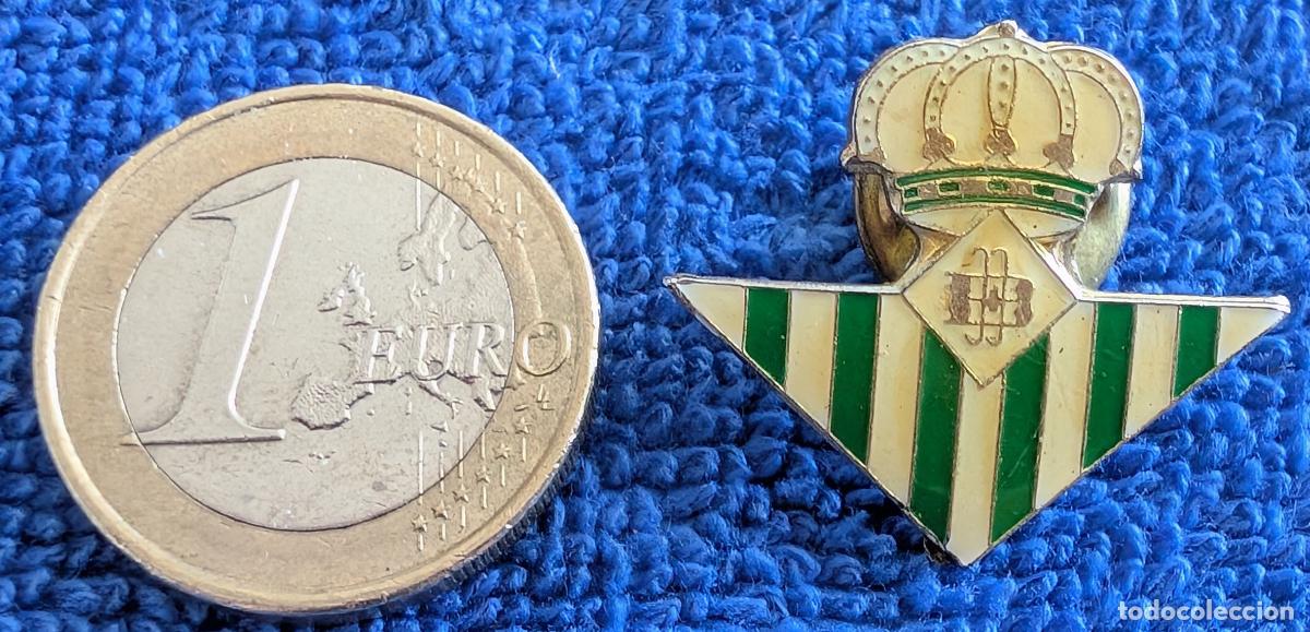Collezionismo sportivo: Antiguo pin del Betis en esmalte lacado