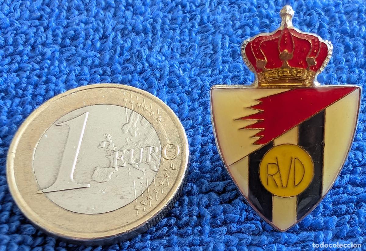 Colecionismo desportivo: Antiguo pin del Valladolid en esmalte lacado