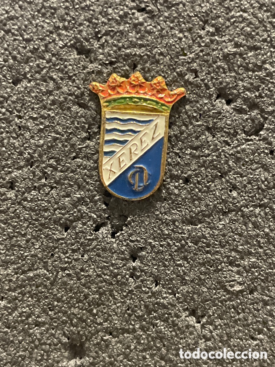 Collectionnisme sportif: Pin 713 XEREZ C.D. - Xerez (C&aacute;diz)