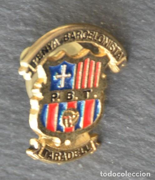 Collezionismo sportivo: PIN F&Uacute;TBOL - PENYA BARCELONISTA TARADELL (BARCELONA)