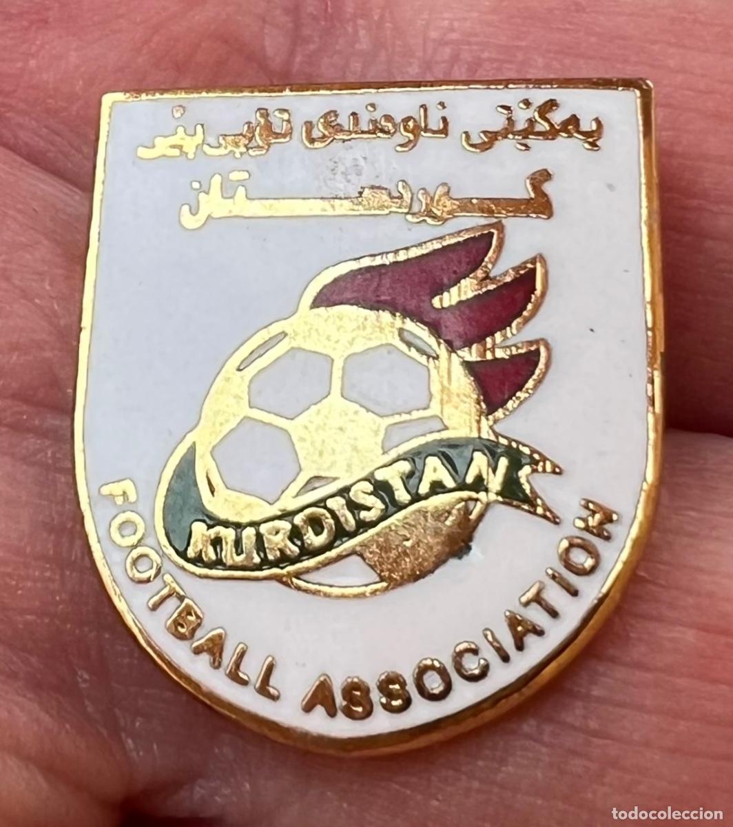 Collezionismo sportivo: Pin escudo de la Federaci&oacute;n de F&uacute;tbol de Kurdist&aacute;n (Football Association)