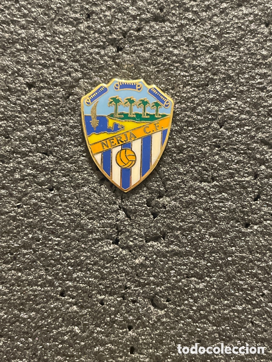Collezionismo sportivo: Pin 872 NERJA C.F. - Nerja (M&aacute;laga)