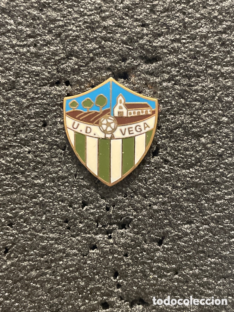 Collezionismo sportivo: Pin 876 U.D. LA VEGA - Periana (M&aacute;laga)