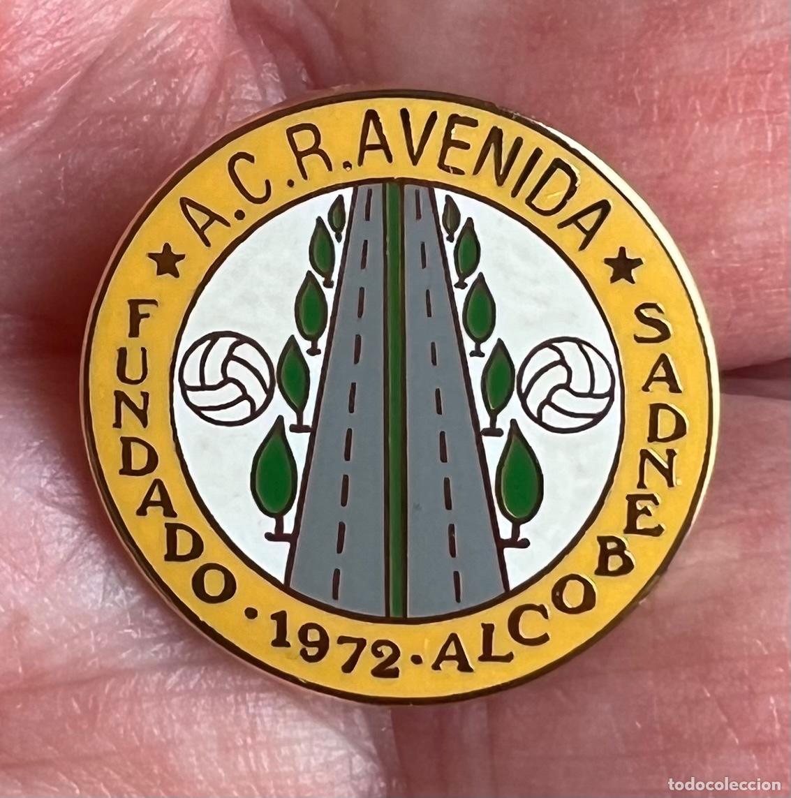 Collezionismo sportivo: Pin F&uacute;tbol - A. C. R. Avenida - Alcobendas (Madrid) - Fundado 1972