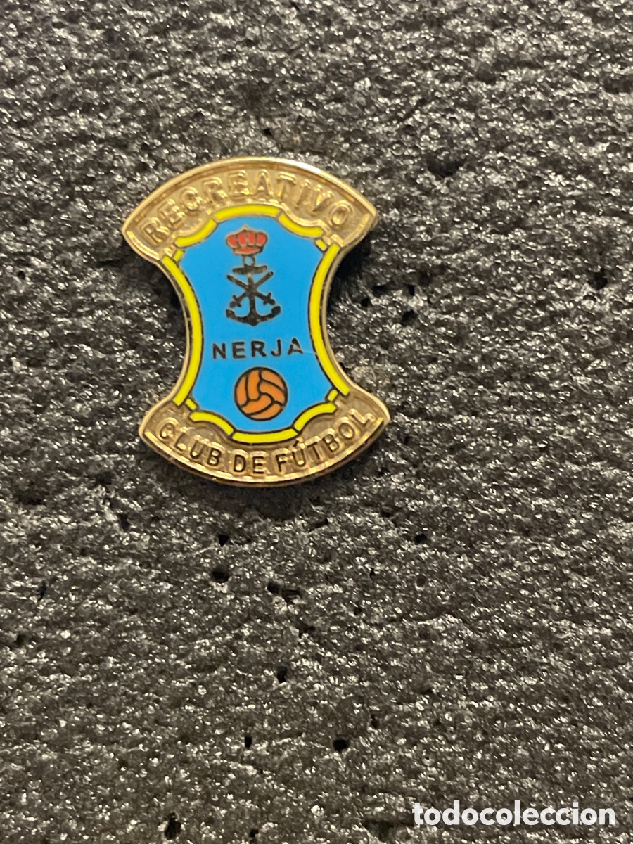 Sammelleidenschaft Sport: Pin 1067 RECREATIVO NERJA C.F. - Nerja (M&aacute;laga)