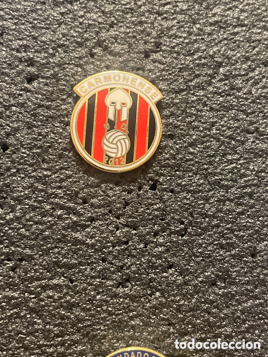Sammelleidenschaft Sport: Pin 1100 U.D. CARMONENSE - Carmona (Sevilla)