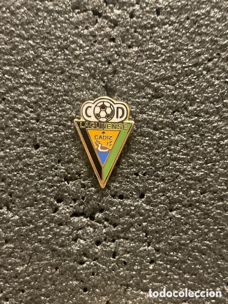 Collectionnisme sportif: Pin 1106 C.D. LAGUNENSE - C&aacute;diz