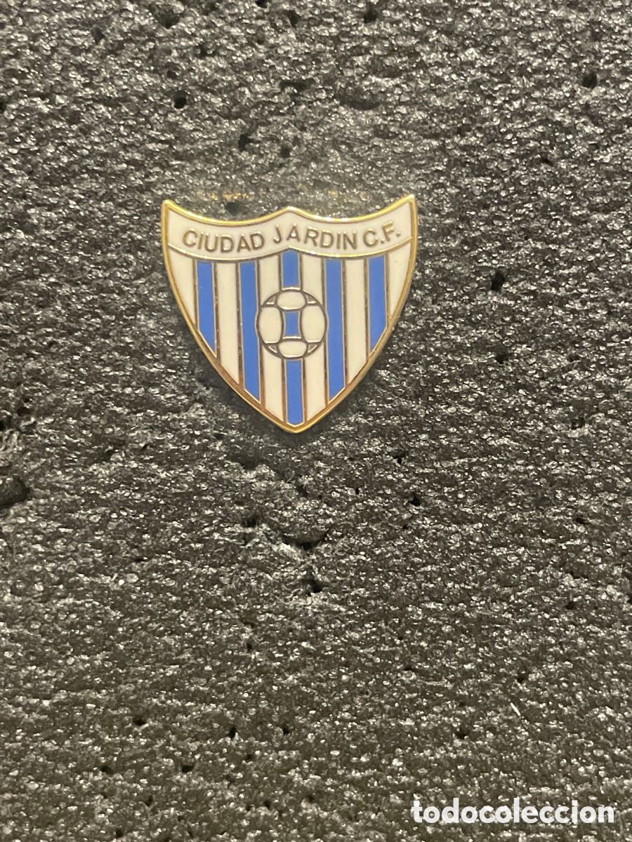 Collectionnisme sportif: Pin 1109 CIUDAD JARD&Iacute;N C.F. - Sevilla
